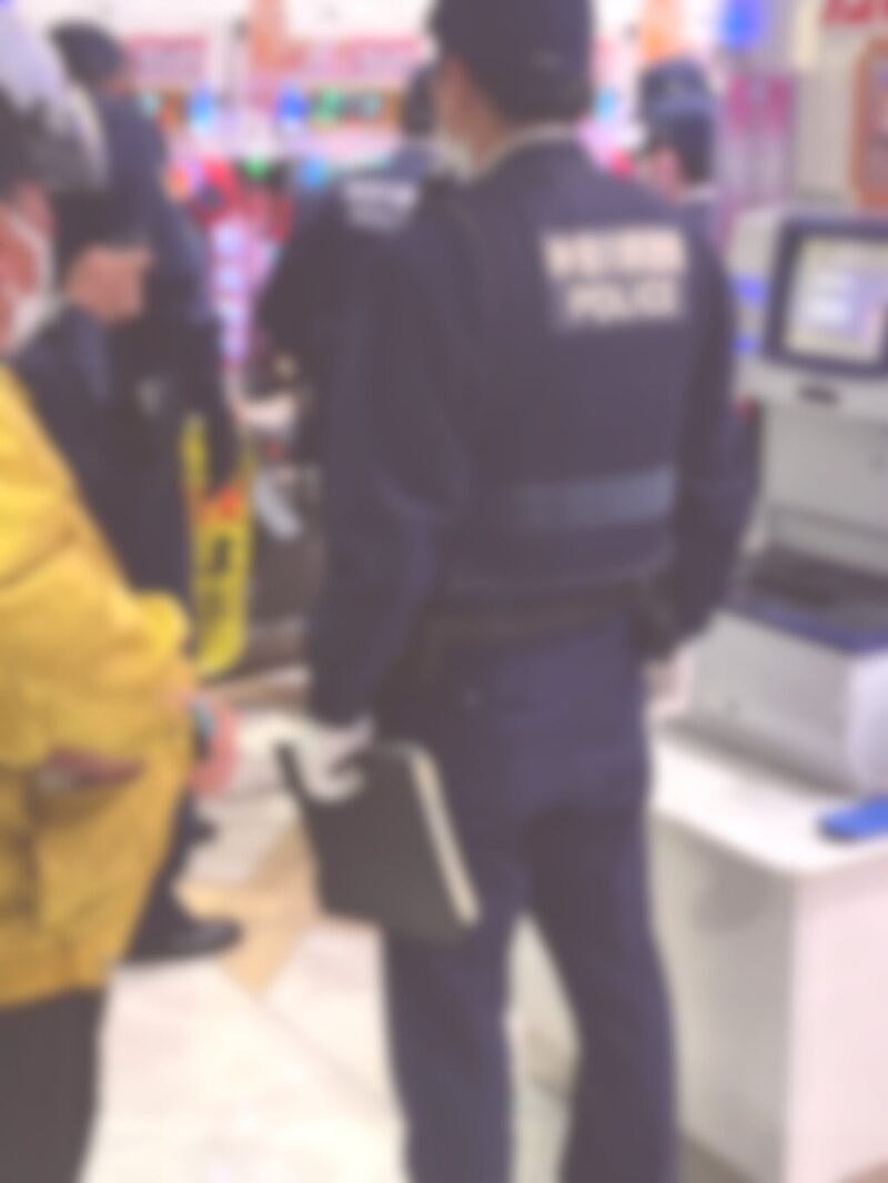 【悲報】第二のハンマーおじさん現る➡警察来店イベント発生